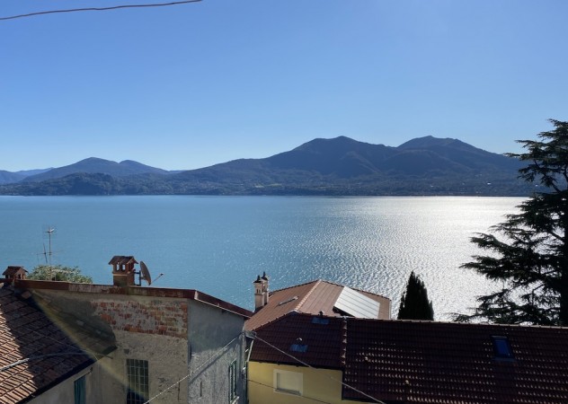 Antica casa di paese con vista lago